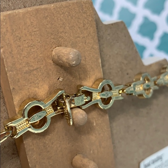 Marlyn Schiff Retro Gold Tone Statement Necklace - Picture 4 of 9